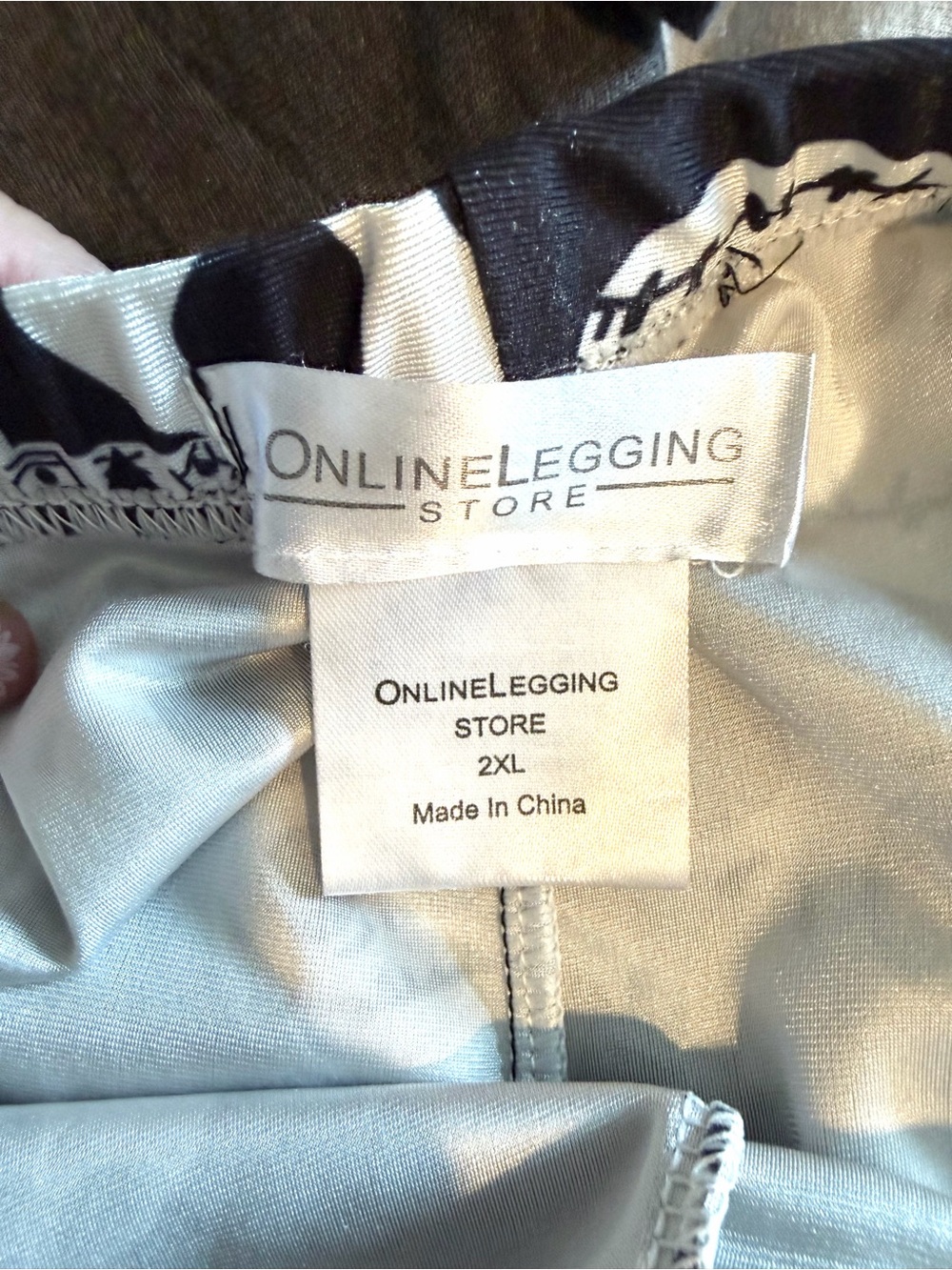 Online Legging Store Black & White Skull Face Print Leggings 1x-2x - Picture 4 of 4